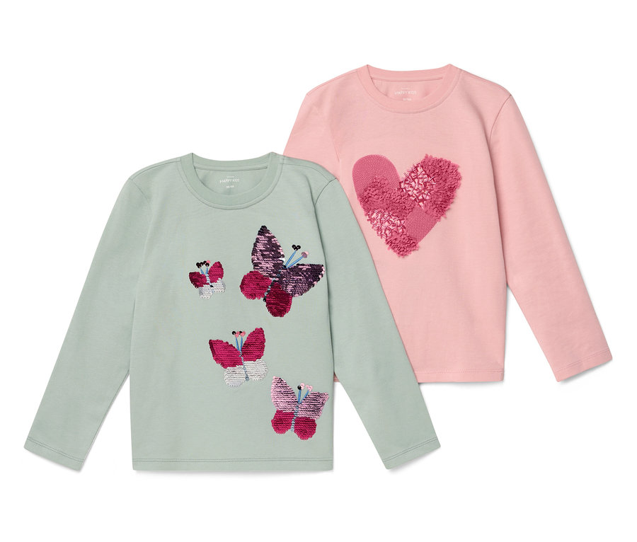 Zwei langärmlige Kinder T-Shirts, ein mintgrünes mit Schmetterlingen und ein rosa T-Shirt mit einem Herz.