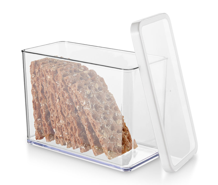 Knäckebrot in durchsichtigem Vorratsbehälter mit Deckel.