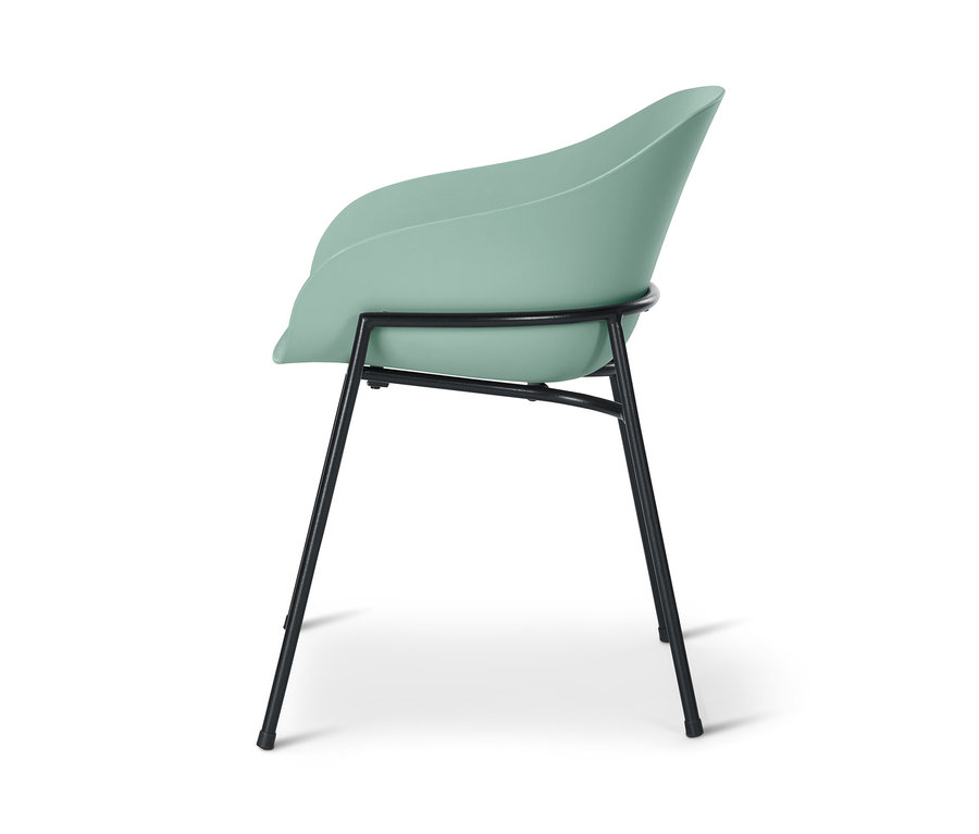 Detailansicht eines modernen Schalenstuhls in Mintgrün mit schwarzen Metallbeinen.