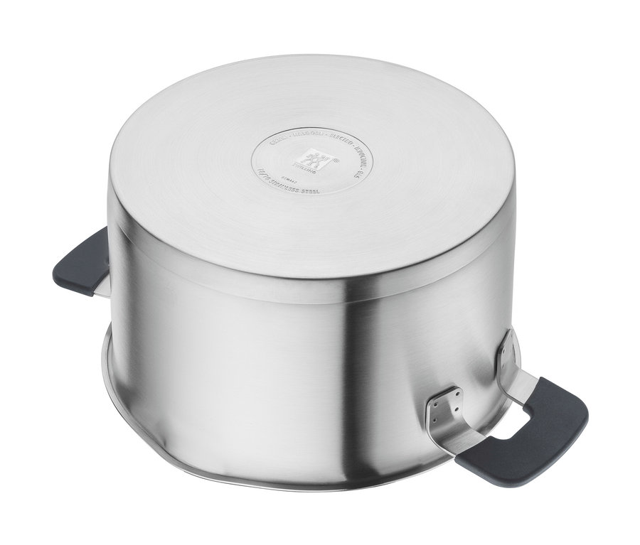 Detailansicht von oben auf einen ZWILLING Simplify Kochtopf aus Edelstahl mit grauen Griffen.