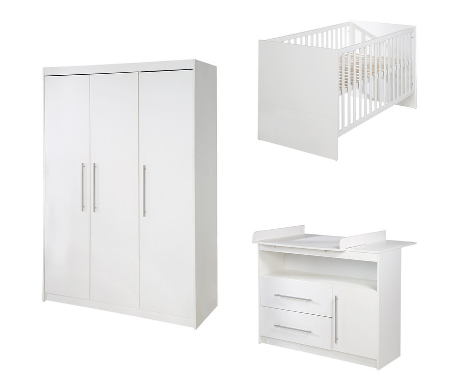 Abbildung des weißen roba Kinderzimmer-Sets "Maren" mit Bett, breiter Wickelkommode und 3-türigem Schrank.