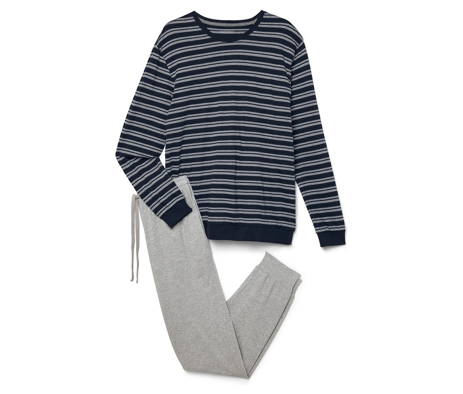 Ein langärmeliges, gestreiftes Oberteil und eine graue Jogginghose liegen übereinander.