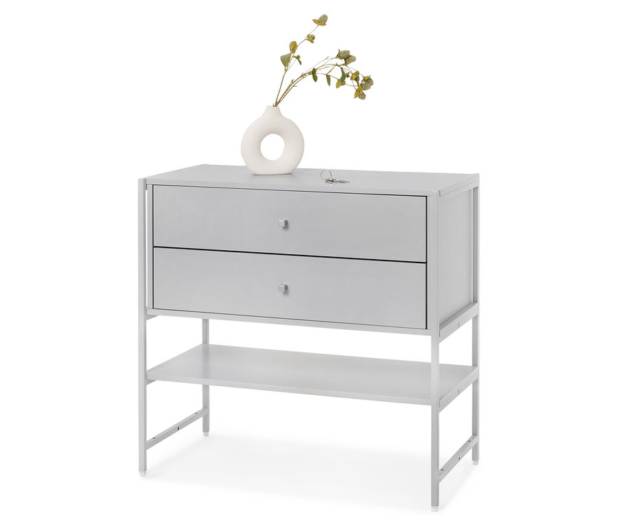 Graue Kommode mit zwei Schubladen und einem Regal, darauf eine weiße Vase mit Pflanzen.