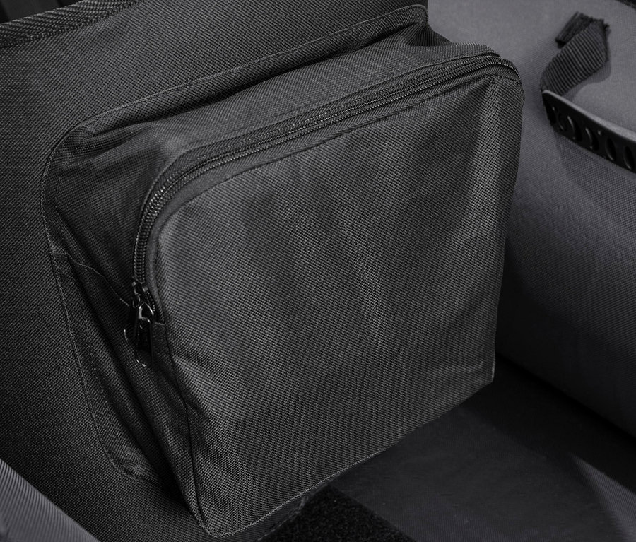 Detail einer schwarzen, wasserdichten Tasche mit Fach auf einem Bestway® Kajak-Set »Hydro-Force™ Ventura«.
