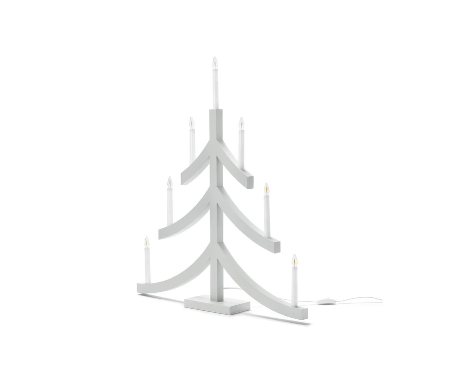 Weißer XL-LED-Kerzenleuchter in Form eines Weihnachtsbaums mit sieben Glühbirnen.