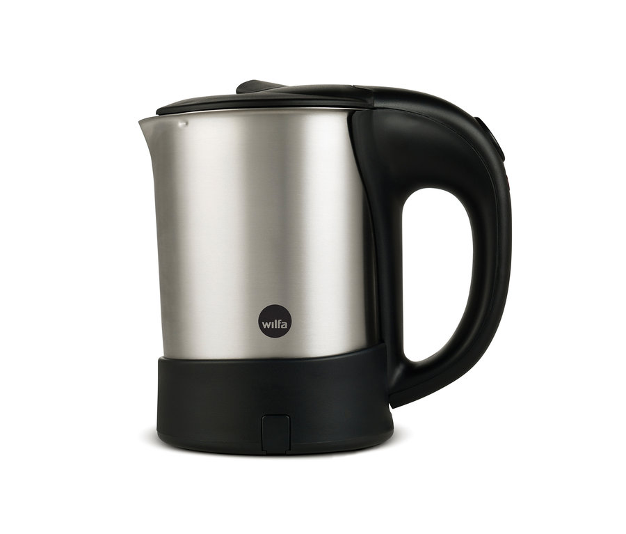 Silberner Wilfa Wasserkocher TRAVEL »TK-1000« mit schwarzem Griff und Basis.