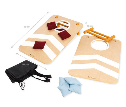 Zwei Pinolino Cornhole »Bennet« Spielsets mit Löchern, roten und blauen Säcken und einer schwarzen Tasche.