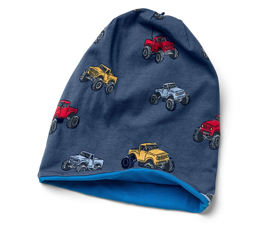 Blaue Mütze mit roten, gelben und grauen Monstertrucks.