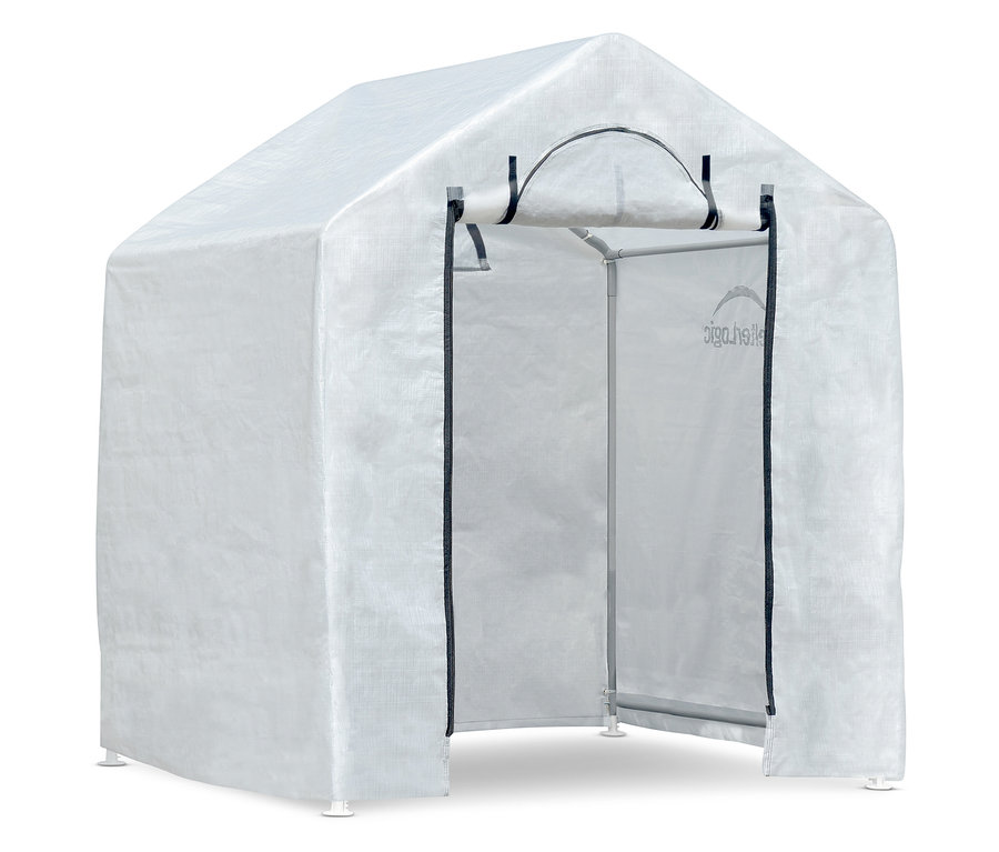 Weißes ShelterLogic-Folien-Gewächshaus mit offener Tür.