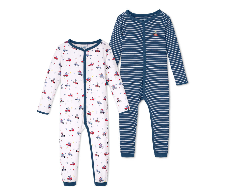 Zwei Schlafanzüge: Ein weißer mit Automotiven und ein blau gestreifter.