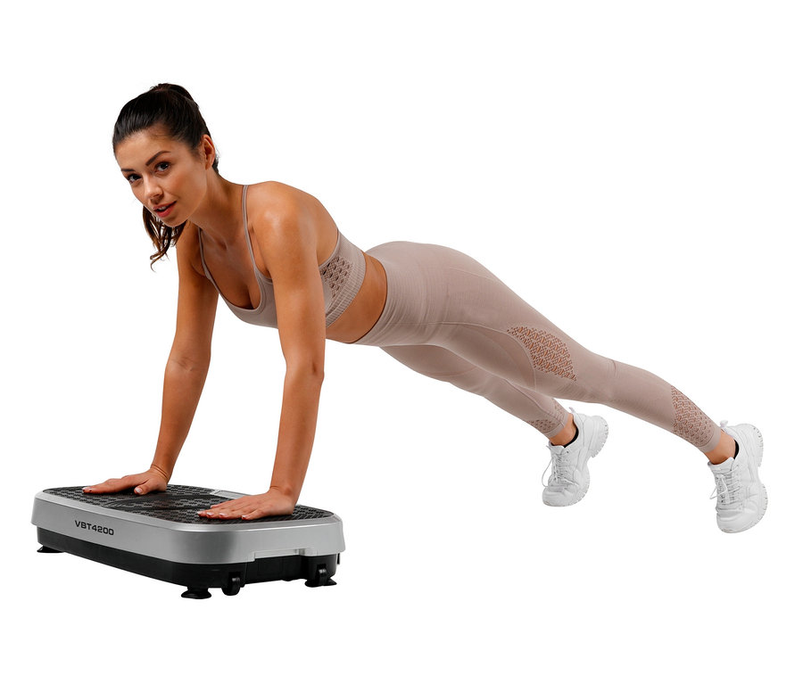 Frau macht Liegestütze auf dem Christopeit Vibrationstrainer »Vibro VBT 4200«.