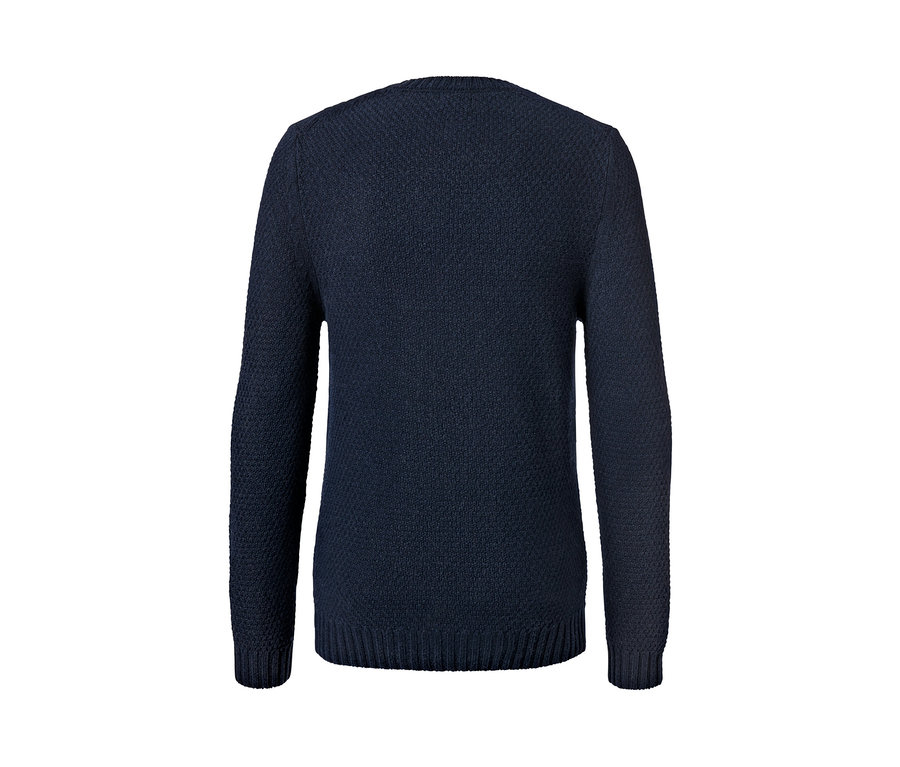 Detailansicht der Rückseite eines dunkelblauen Strickpullovers.