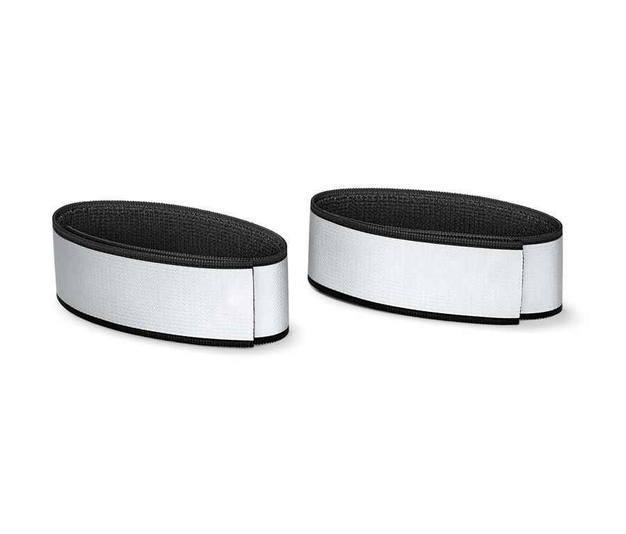 Zwei Reflektor-Hosenbänder liegen nebeneinander.