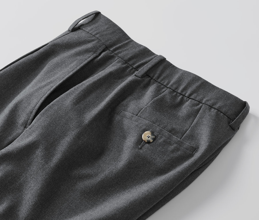 Nahaufnahme einer grauen Komfort-Webhose.