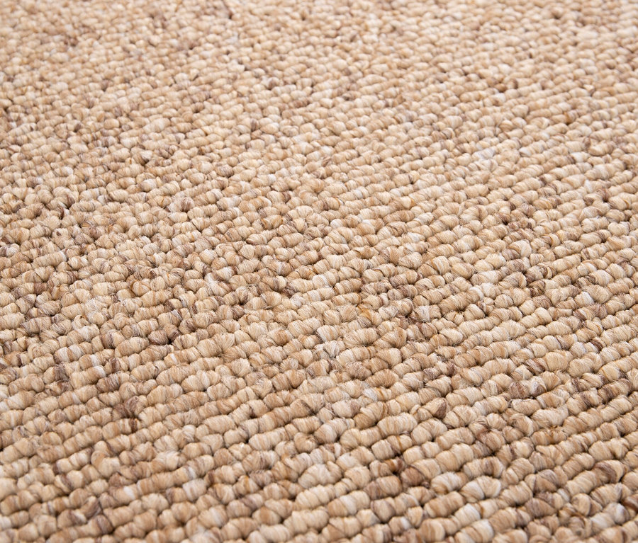 Detailansicht eines Sisalteppichs.