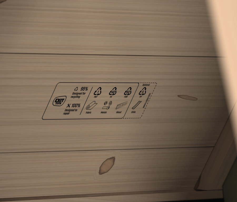 Detailansicht des EXIT Spielhaus »Yuki 100« aus Holz mit Recycling-Symbolen.