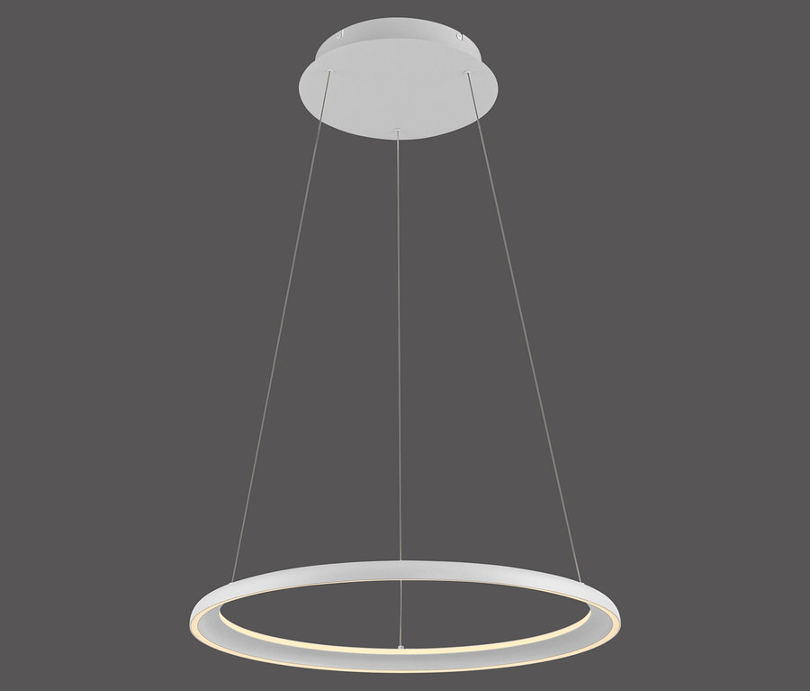 Weiße SCHÖNER WOHNEN-Kollektion Pendelleuchte »Quillo« hängt an drei dünnen Seilen vor grauem Hintergrund.