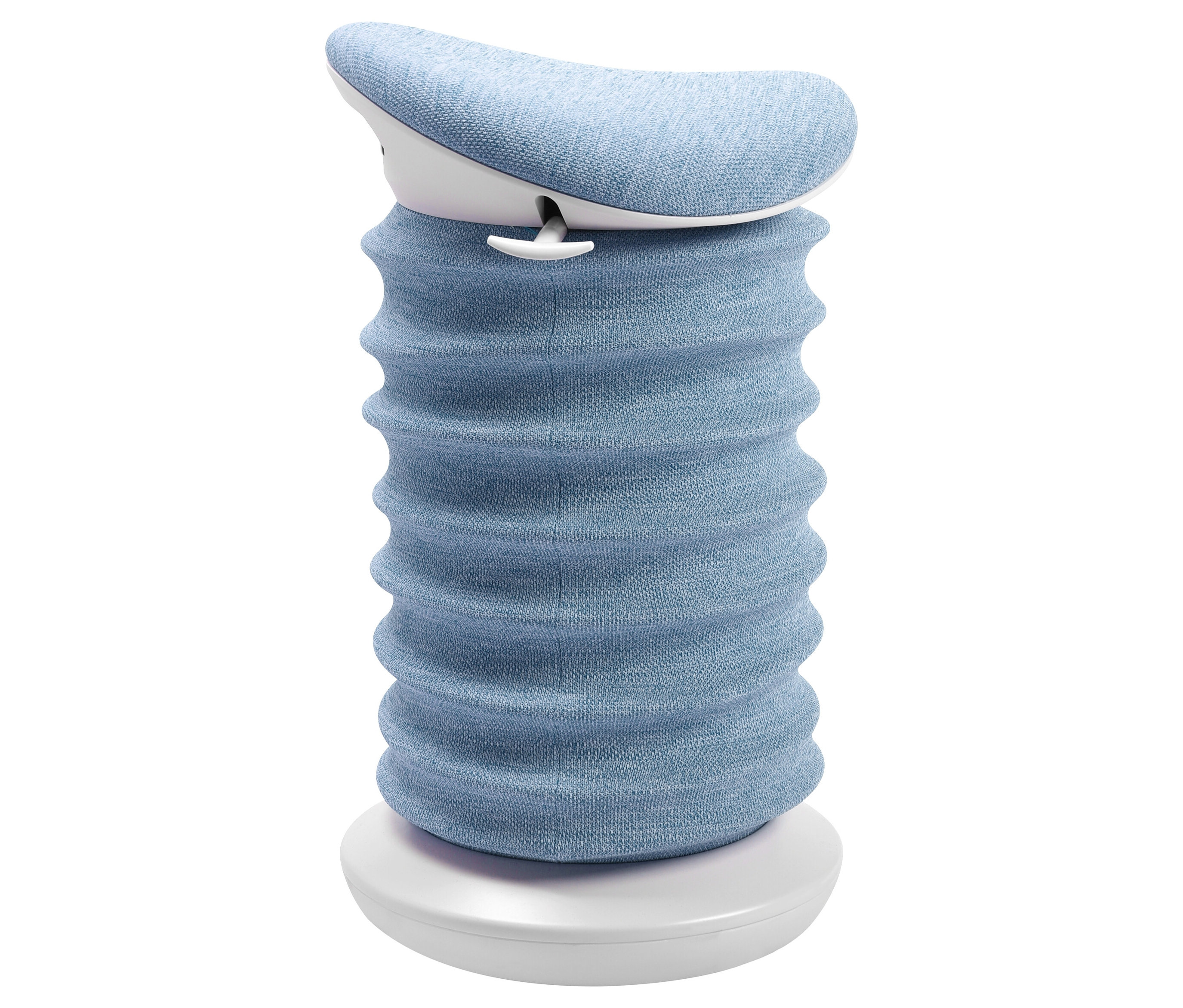 Blauer Sitness 4D Hocker auf weißem Sockel.