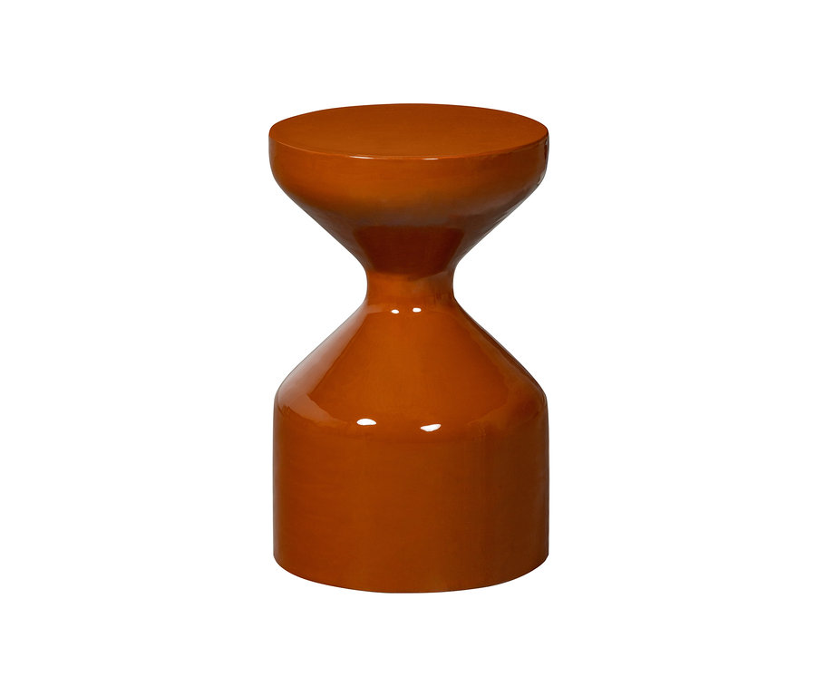 Brauner Woood Beistelltisch »Floyd« vor weißem Hintergrund.