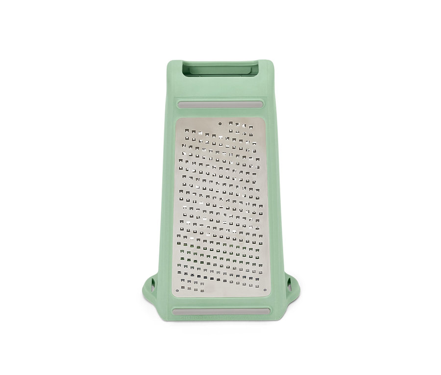 Eine grüne 2-Wege-Reibe mit Auffangbehälter auf weißem Hintergrund.