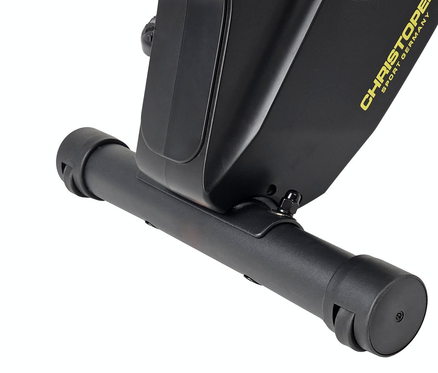 Detailaufnahme des schwarzen Fußes eines Heimtrainers mit Rollen für einfachen Transport.