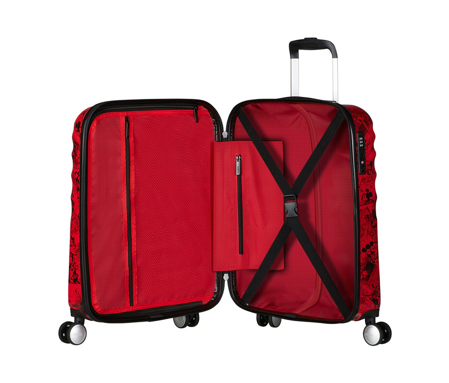 Geöffneter, kleiner roter American Tourister Wavebreaker »Mickey Mouse« Koffer mit schwarzem Aufdruck.
