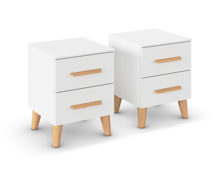Zwei weiße Nachttische mit zwei Schubladen und Holzbeinen.