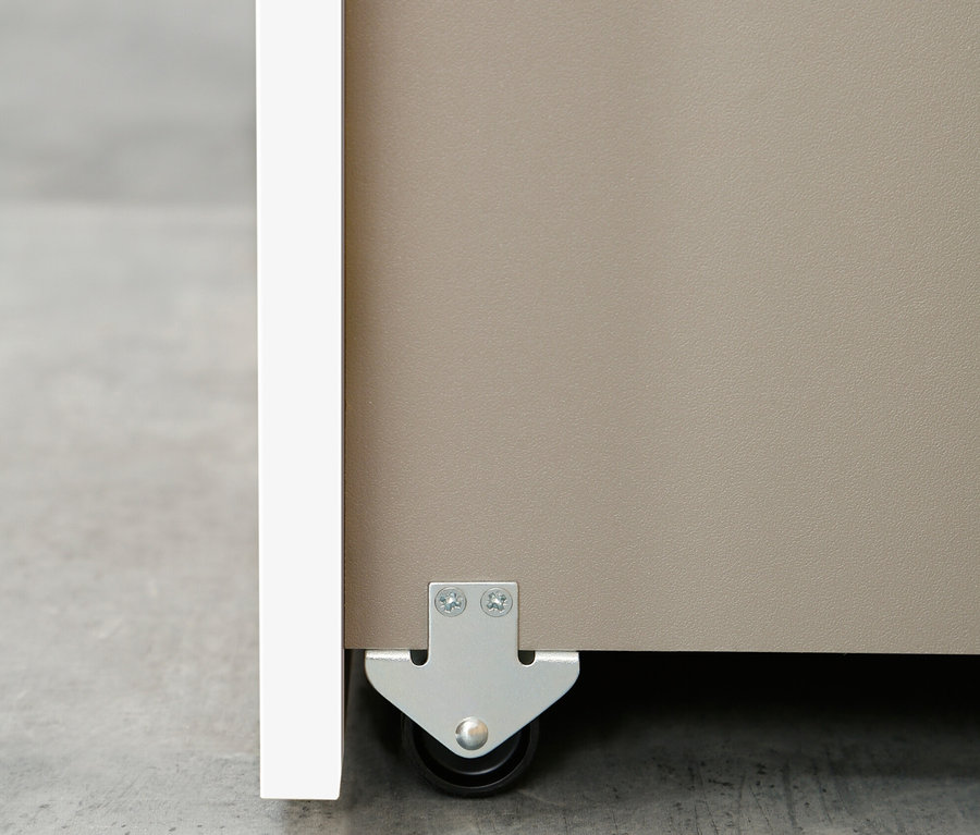 Detailaufnahme eines Rades von einem rauch Bett »Aditio Beds«, 140 cm.