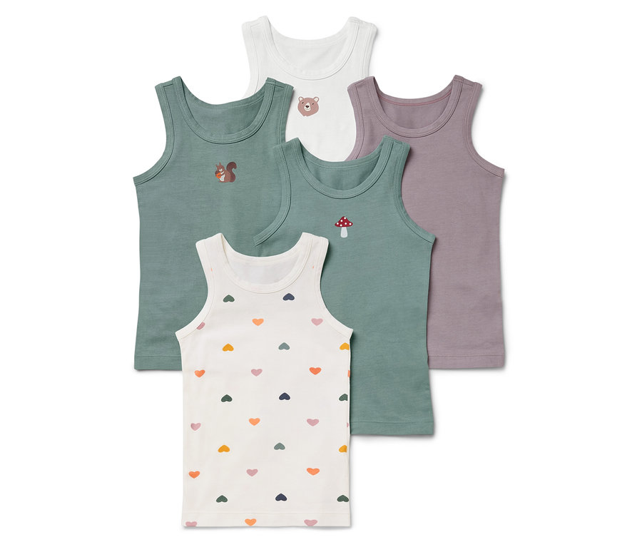 Fünf Kinder Tanktops in Weiß, Grün und Lila mit Tier- und Herzchenmotiven.