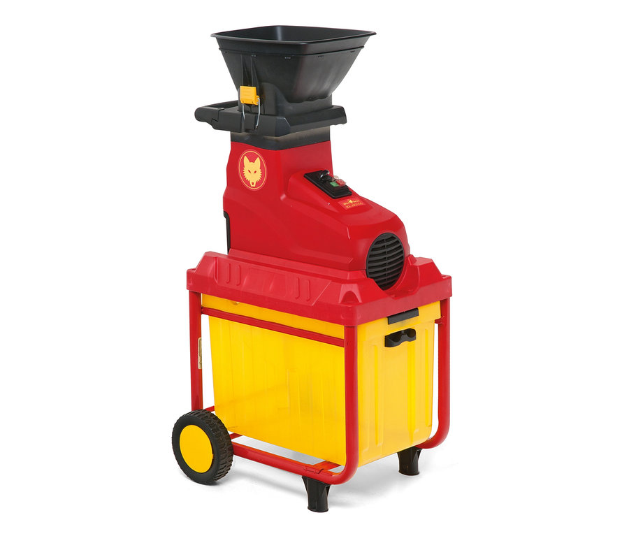 Roter WOLF-Gartenhäcksler »SDL 2800 EVO« inkl. Amboss-Gartenschere mit schwarzem Trichter und gelbem Korb.