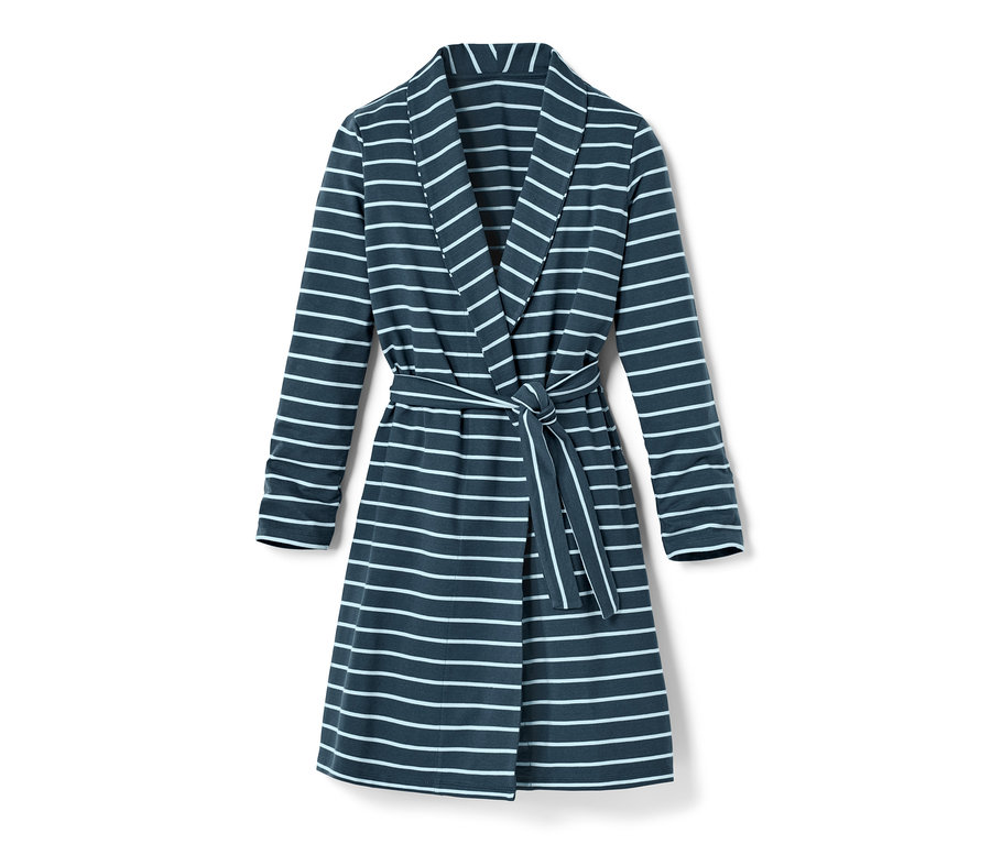 Ein blau-weiß gestreifter Morgenmantel mit Gürtel.