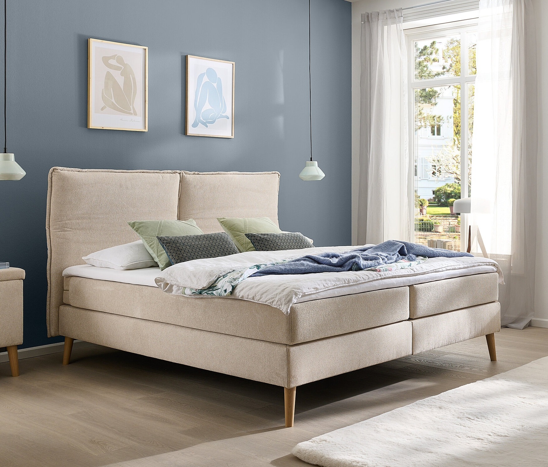 Beiges DOMO collection Boxspringbett mit Rückenfunktion, ca. 180 x 200 cm, inkl. Topper im Schlafzimmer.