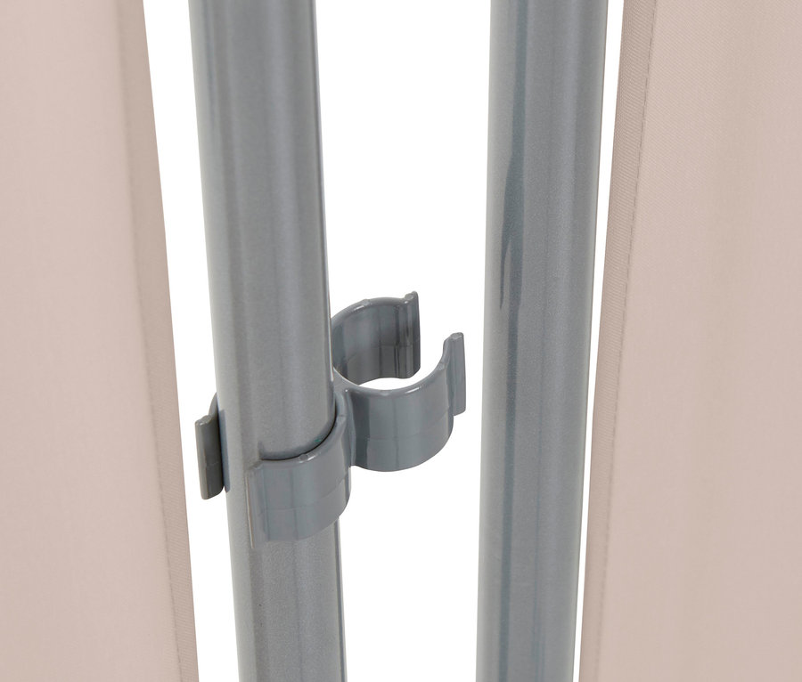 Detailaufnahme einer beigen, dreiteiligen Leco Stellwand mit Befestigungsdetails.