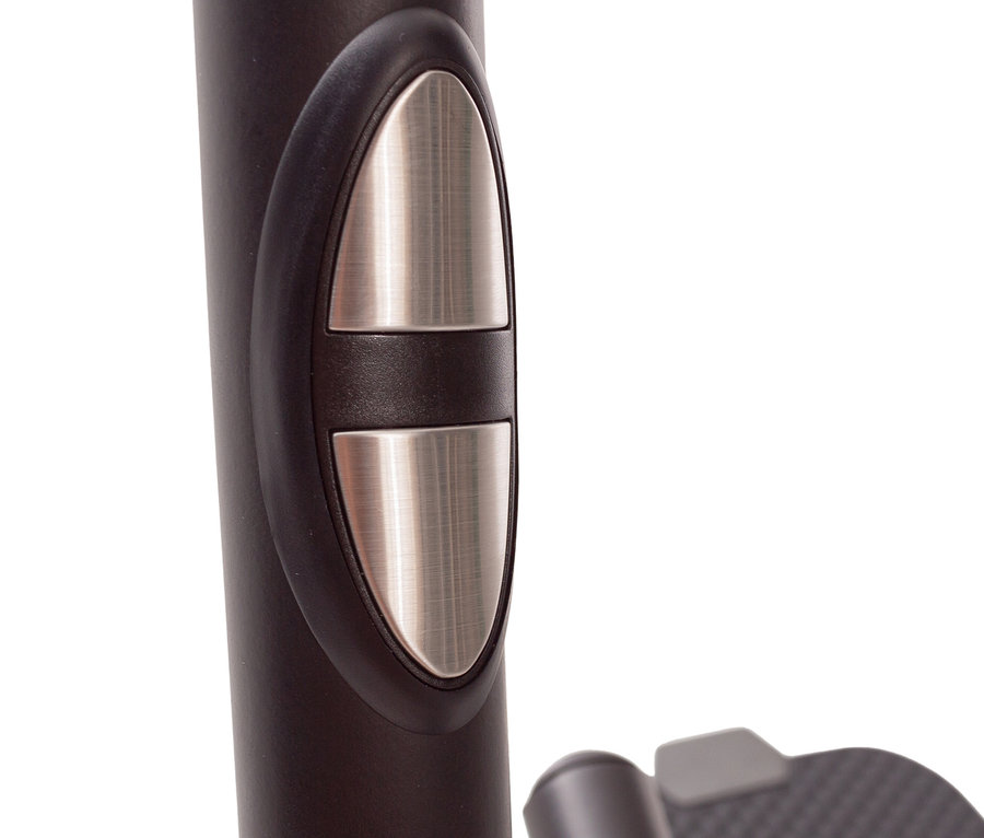 Detailansicht des Bedienfelds des Christopeit Sport Crosstrainer-Ergometer »EL 8000«.