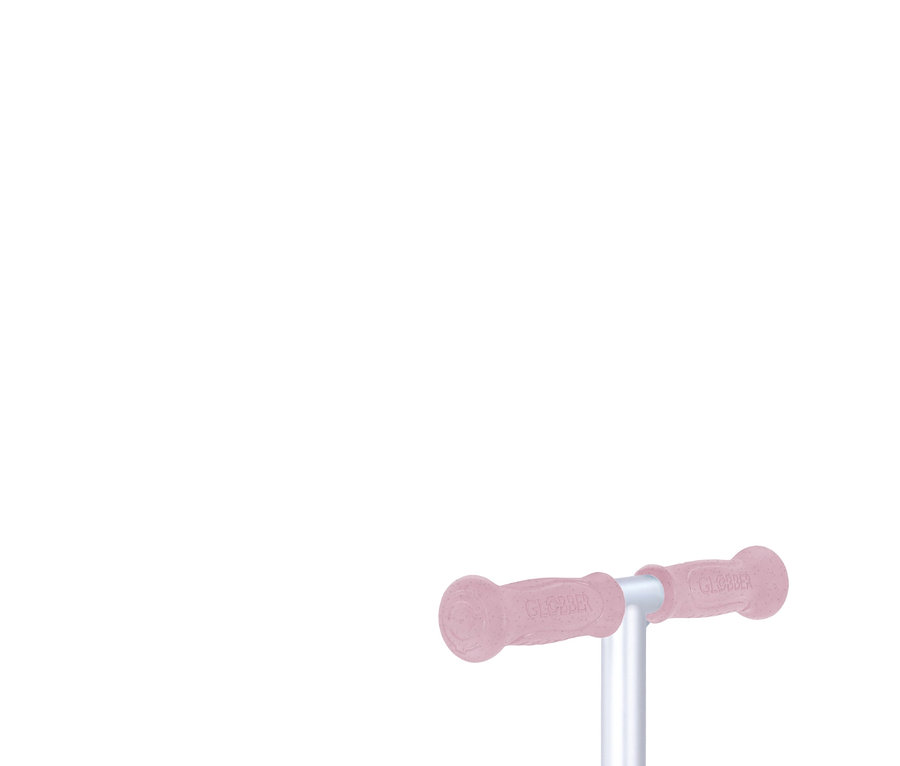 Ein beerenfarbener GLOBBER 3in1 Roller »GO-UP Active Lights Eco«.