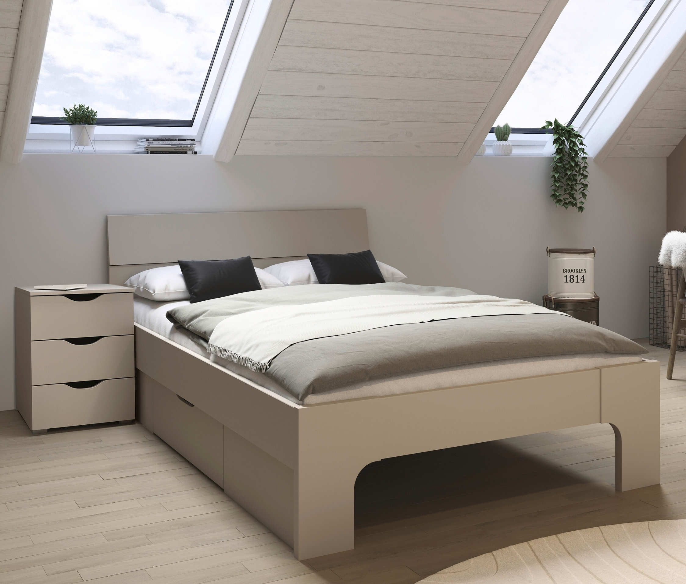 Schlafzimmer mit beigem rauch Bett »Frieda«, 140 cm, Nachttisch und Dachfenstern.