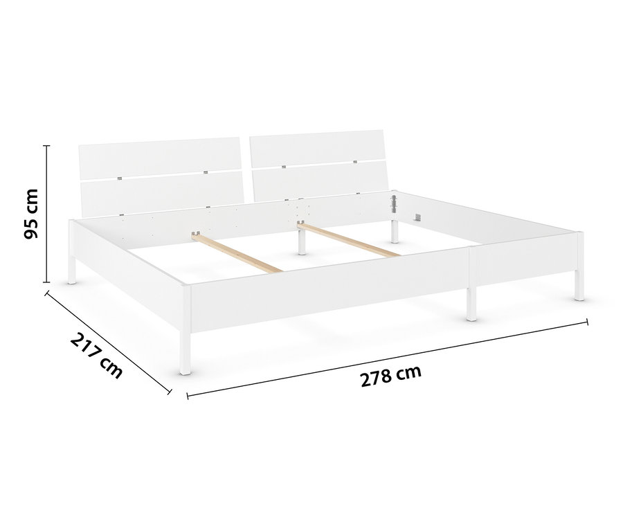 Weißes Bettgestell mit den Maßen 217 cm x 278 cm und einer Kopfteilhöhe von 95 cm.
