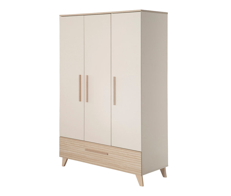 Ein dreitüriger roba Kinder-Kleiderschrank »Sidney« in Kaschmir.