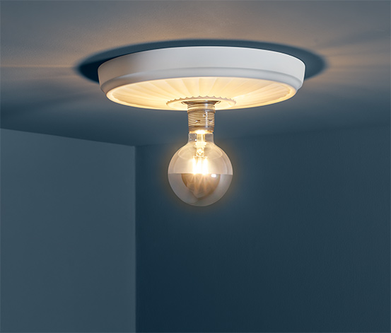 Wand und Deckenleuchte in Stuckoptik Wand und Deckenleuchte in Stuckoptik