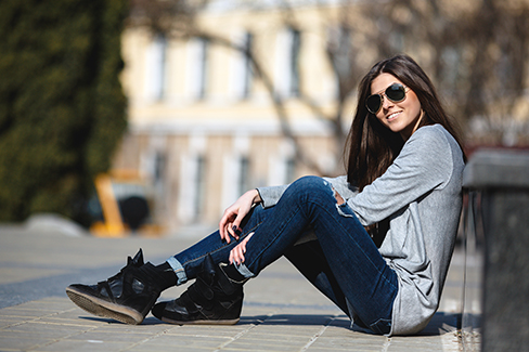 Skinny Jeans eignen sich vor allem für schlanke Frauen, die so ihre Beine betonen können.