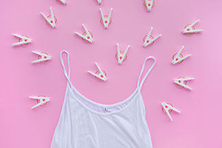 Mit funktionalen Sport-Tops sind sie für ihre Sporteinheit gut ausgerüstet.