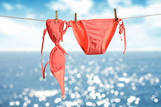 Für alle, die keinen Bikini tragen möchten: Bei Tchibo gibt es auch Badeanzüge in modischen Designs.