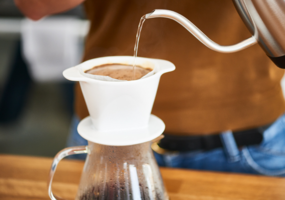 Filterkaffee aufgießen