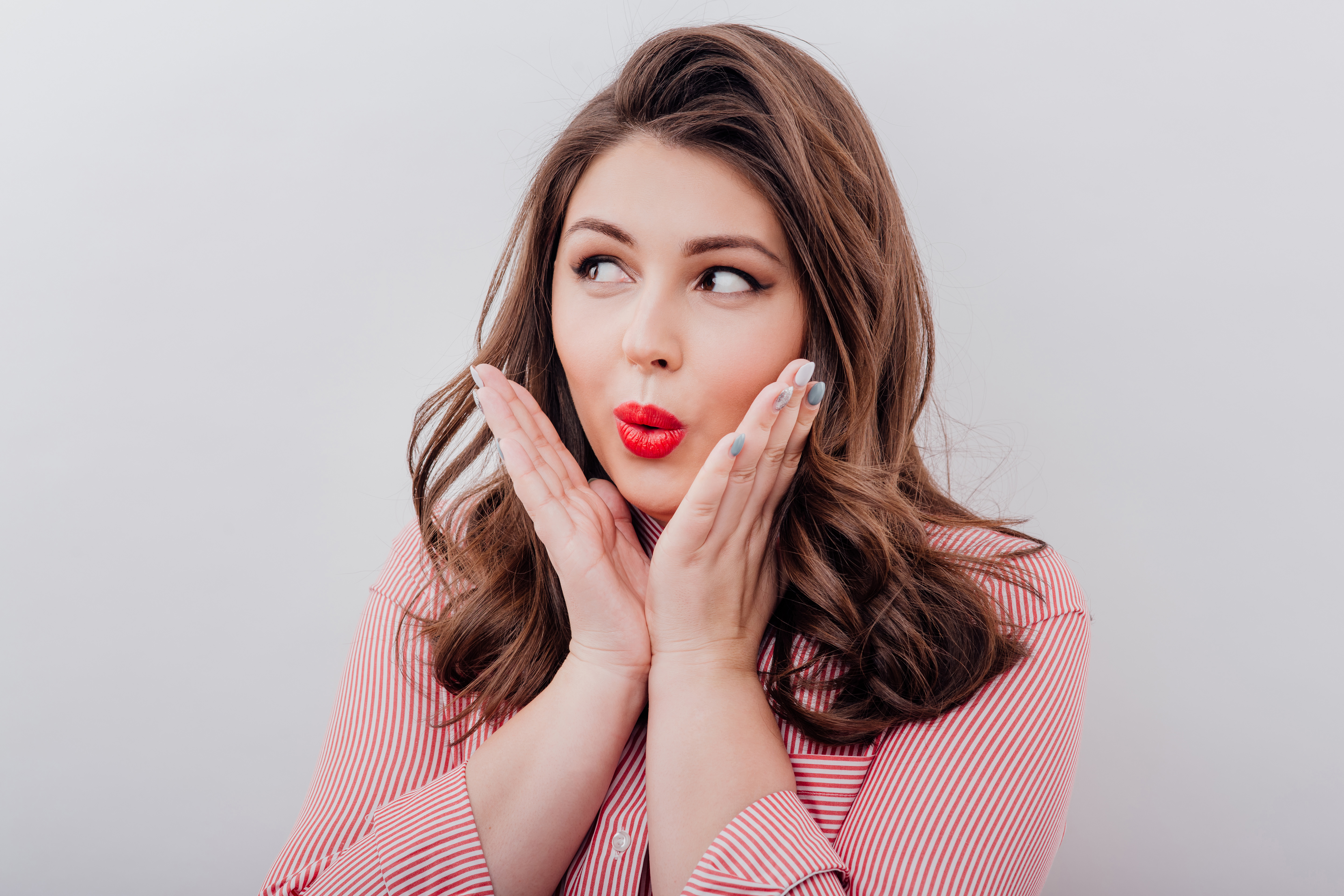 Wählen Sie den Blusenausschnitt passend zu ihrer Figur für einen perfekten Look.