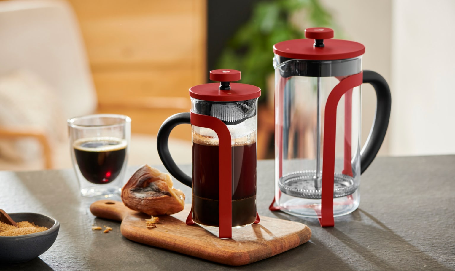 2 French Press auf einem Tisch