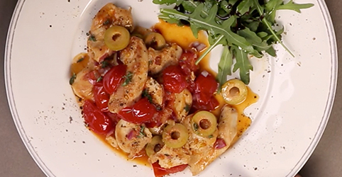 Hähnchengeschnetzeltes in Tomaten-Oliven-Sauce