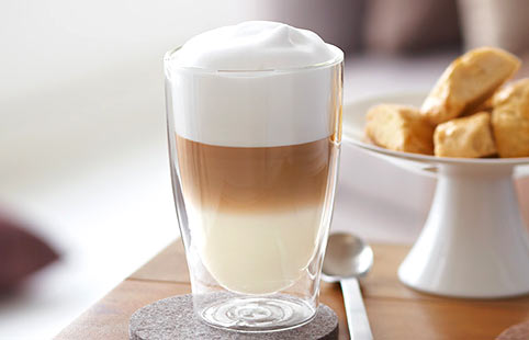 Latte Macchiato mit weißer Schokolade