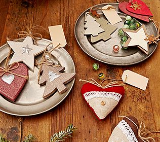 Weihnachtsbaumschmuck als Tischdeko