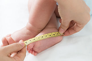 Die richtige Größe und Passform ist bei Kinderschuhen äußerst wichtig.