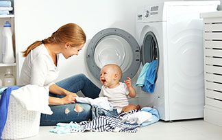 Natürliche Bio-Baumwolle ist das ideale Material für Babykleidung.